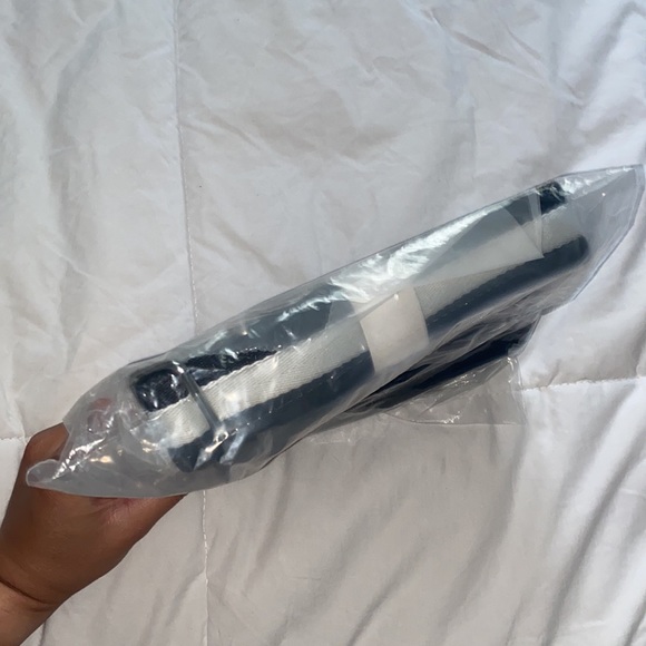 NWT Black/White Lululemon Crossbody Everywhere Belt Bag - Picture 6 of 6